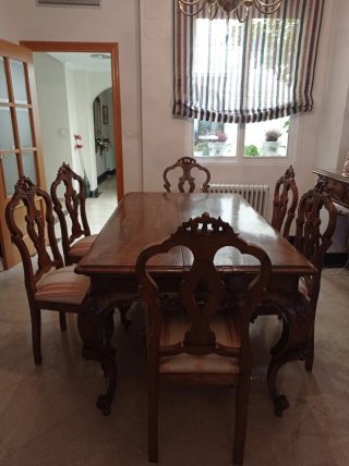 Mesa de comedor clásica madera nogal
