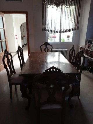 Mesa de comedor clásica madera nogal