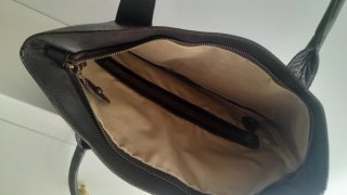 Bolso de piel de vacuno estampado leopardo.