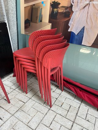 Sillas Rojas Apilables de Plástico