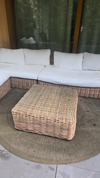 Conjunto sofá exterior con mesa de centro