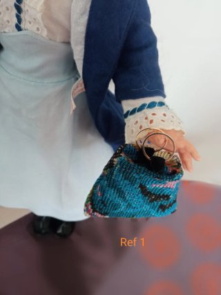 Bolsito artesanal para muñeca antigua