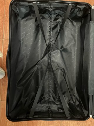 Maleta de viaje gris metalico