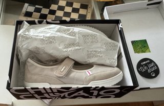 Zapatillas CHIKA10 mujer beige con velcro – NUEVAS