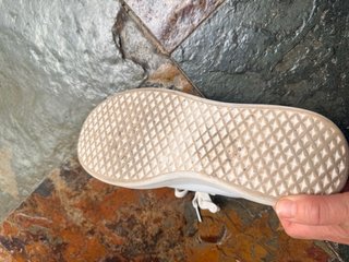 Zapatillas Blancas y Plateadas
