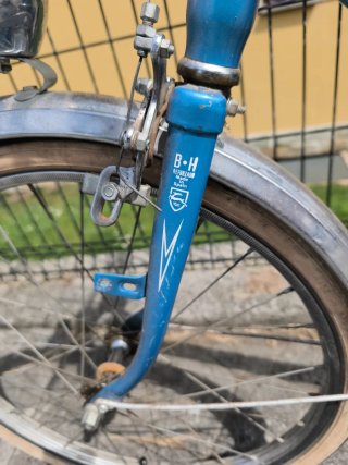 Bicicleta BH Azul con Cesta