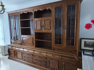 Mueble salón madera maciza clásico.
