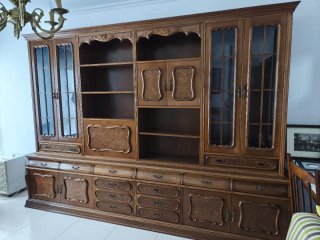 Mueble salón madera maciza clásico.