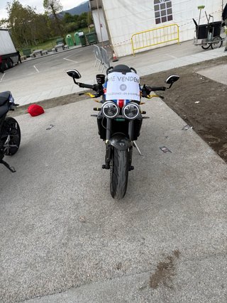 Triumph Street Triple 675 Negra