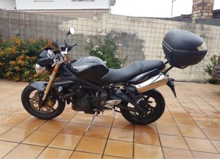 Triumph Street Triple 675 Negra