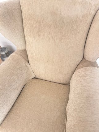 Sillón orejero beige tela