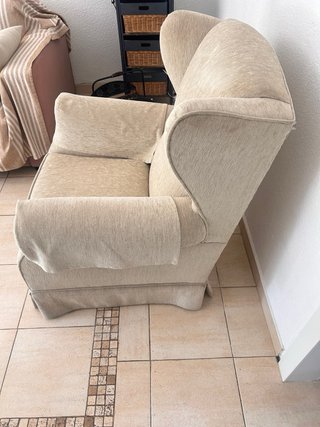 Sillón orejero beige tela