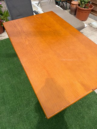 Mesa de comedor de madera