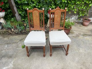 Juego de 2 sillas de madera y ratán