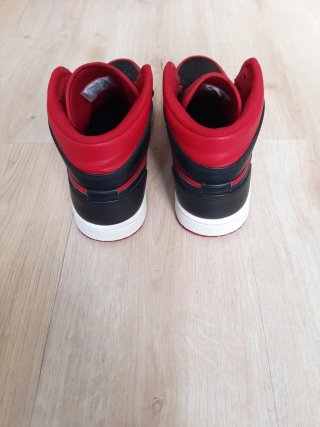 Zapatillas Air Jordan 1 Mid Rojas y Negras