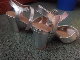 Tacones plateados