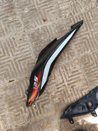 Plásticos Benelli BN 125 Negro/Rojo