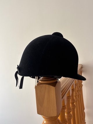 Casco de equitación negro ZALDI. Talla 58/ 7⅛