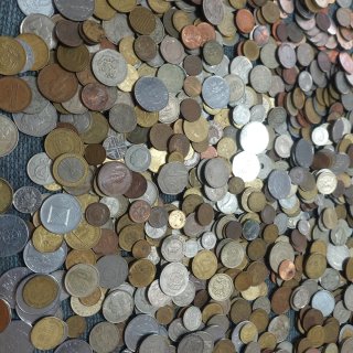 Lote de Monedas Mundiales Variadas
