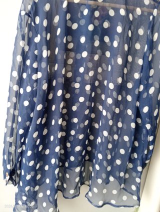 Blusa gasa lunares azul y blanco