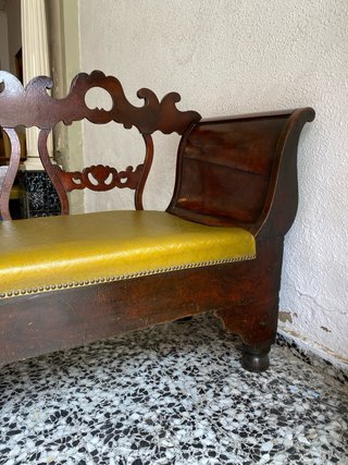 Sofá antiguo recibidor madera y piel