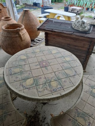Mesa y bancos de piedra artificial