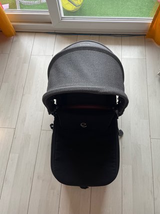 Passeggino Jane per neonati con capota grigia