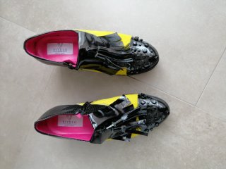 Zapatos Vitelo Negros y Amarillos