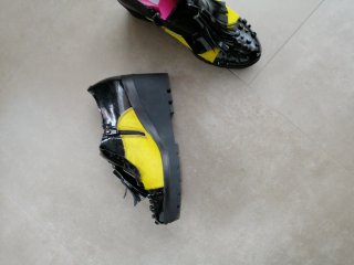 Zapatos Vitelo Negros y Amarillos