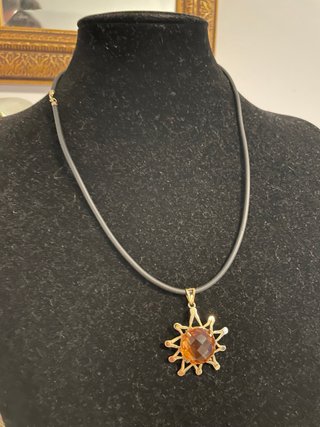 Collar caucho y colgante oro 18k con citrino