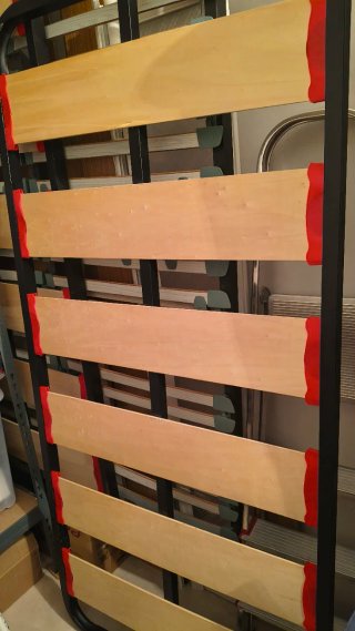 Somier con patas metálicas y lamas de madera (2un)