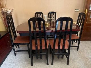 Mesa y 6 sillas comedor a juego