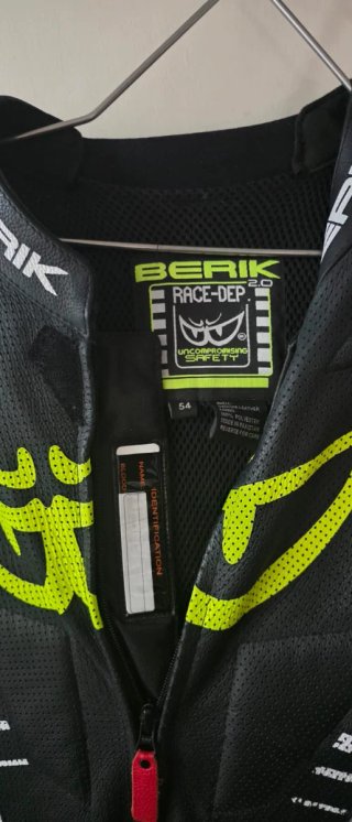 Mono de moto de cuero BERIK talla 54