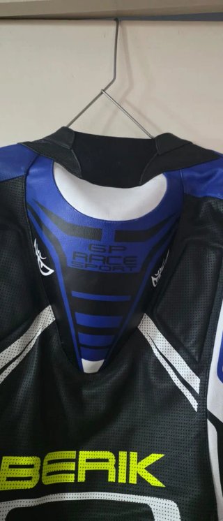 Mono de moto de cuero BERIK talla 54