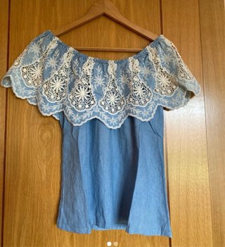 Blusa vaquera con encaje