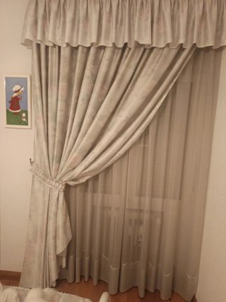 Colcha edredón y cortinas a juego. Marca reig mart