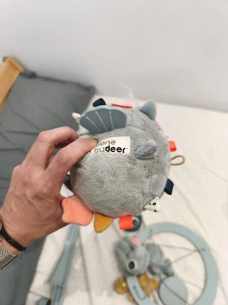 DONE by DEER Móvil musical cuna bebé.