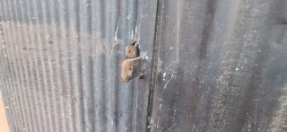 2 puertas de garaje de chapa ondulada