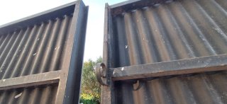 2 puertas de garaje de chapa ondulada