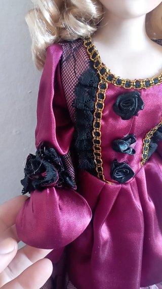 Muñeca de porcelana vintage