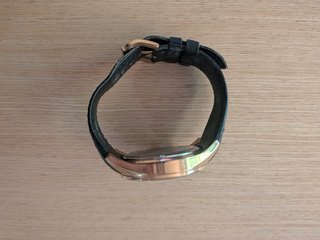 Reloj Müss Negro y Dorado