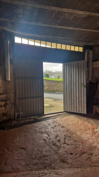 Puerta de garaje abatible con puerta de entrada