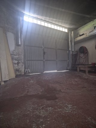 Puerta de garaje abatible con puerta de entrada