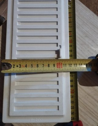 Rejilla ventilación regulable. 22*25 cm. Plástico.