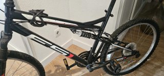 Bicicleta de montaña negra fsi
