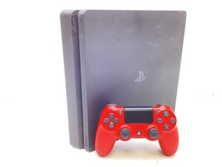 PS4 Slim 500GB Negra + Mando Rojo