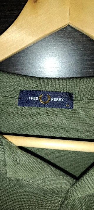 Polo Fred Perry manga larga verde oliva
