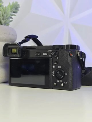 3.700 DISPAROS Cámara Sony A6400 + Lente 16-50mm