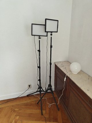 Foco LED con trípode