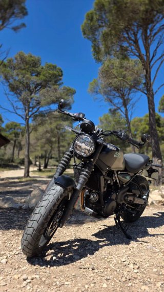 Royal Enfield Guerrilla 450 Naked